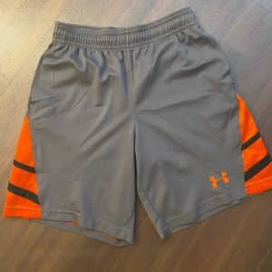 Under armour athletic shorts - M